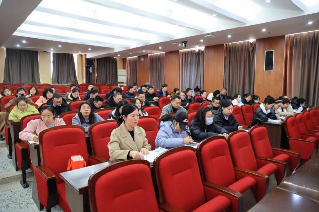 齐齐哈尔工程学院在图书馆601报告厅发表专题讲课